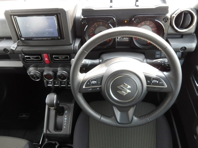 car-img