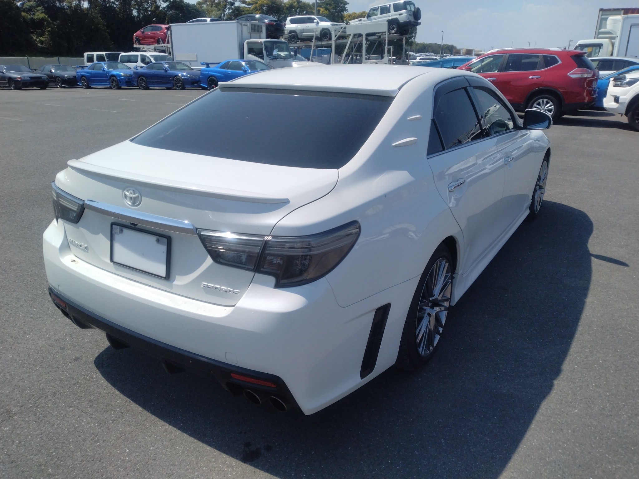 car-img