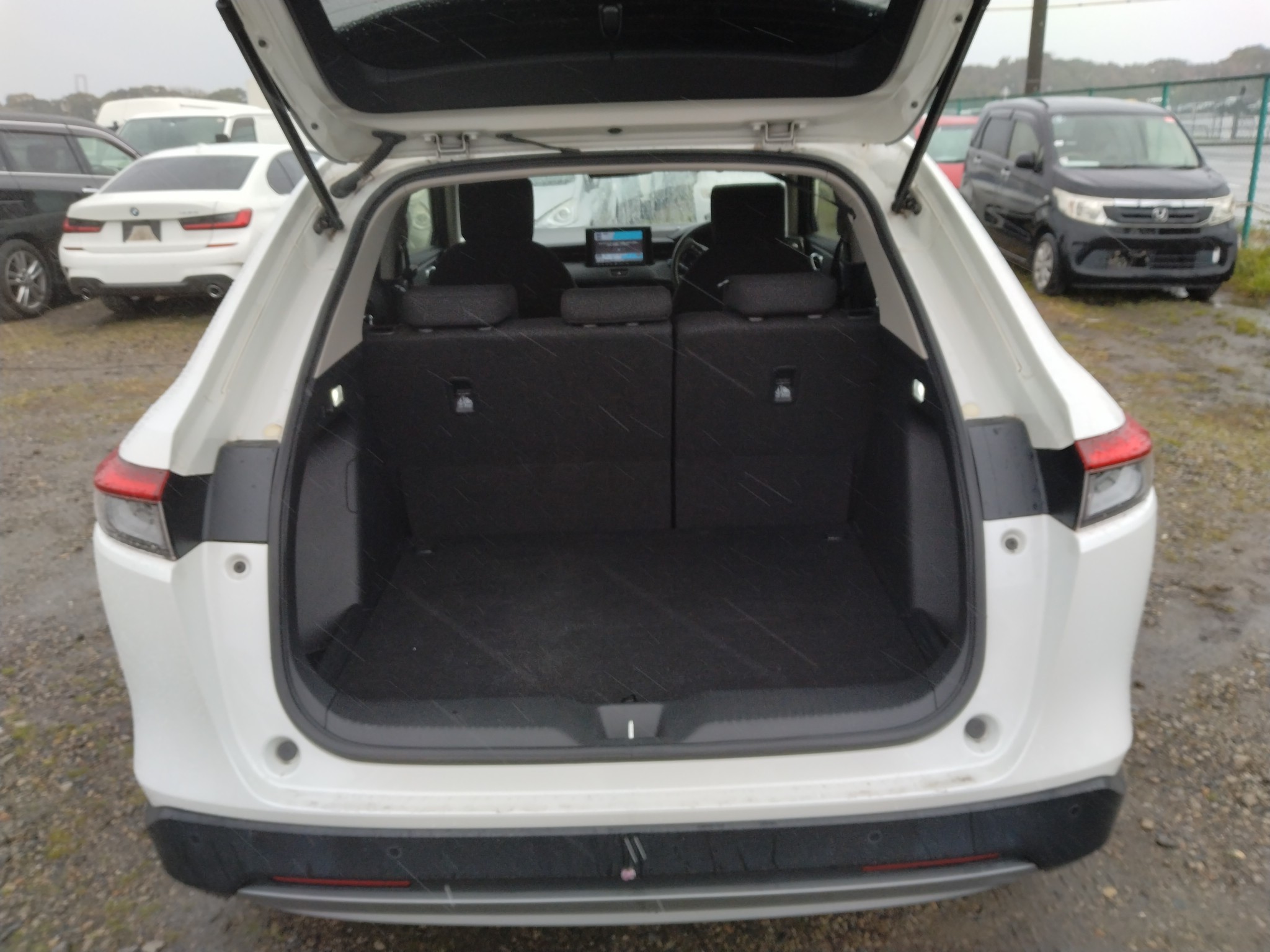 car-img