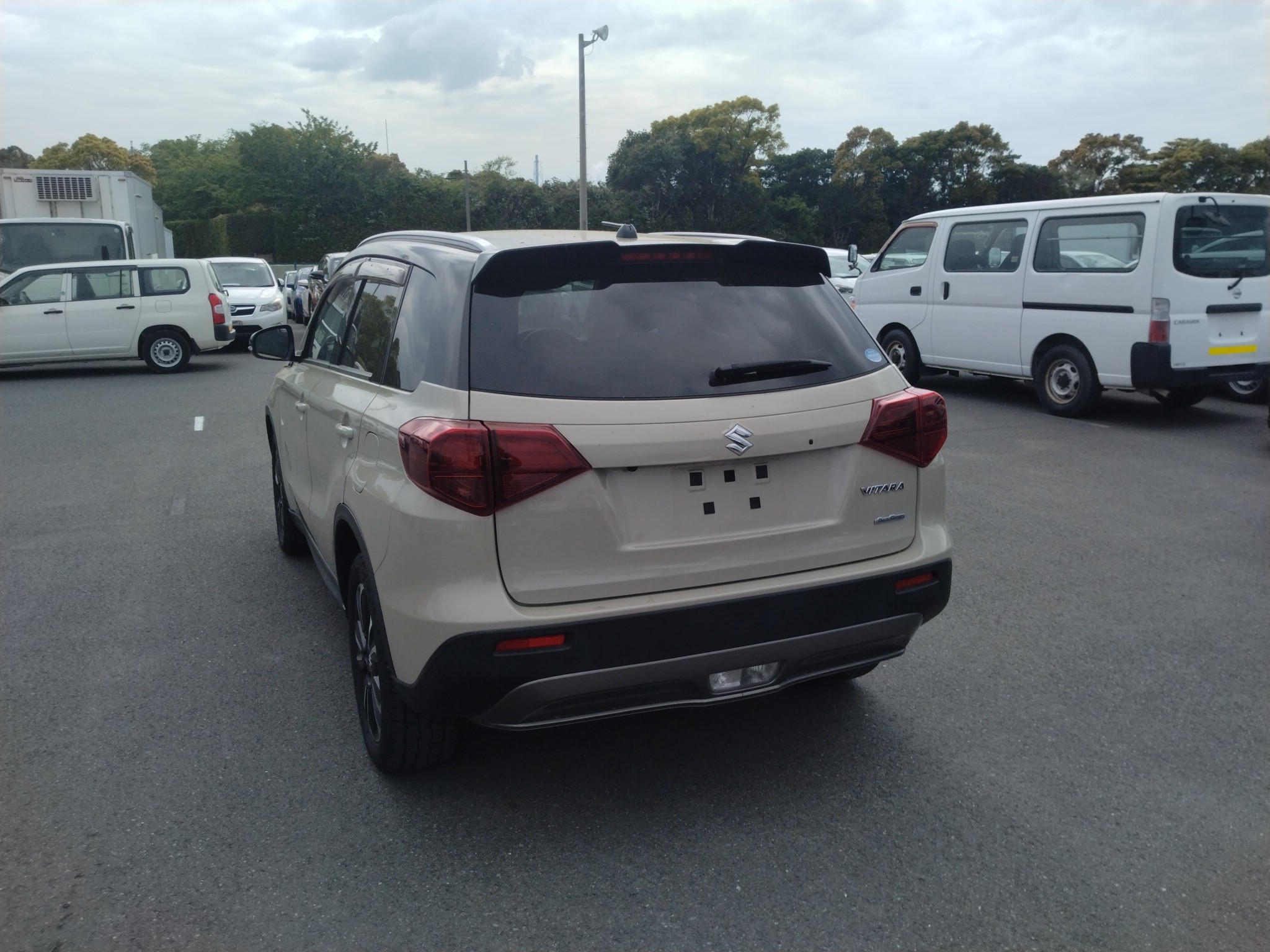 car-img